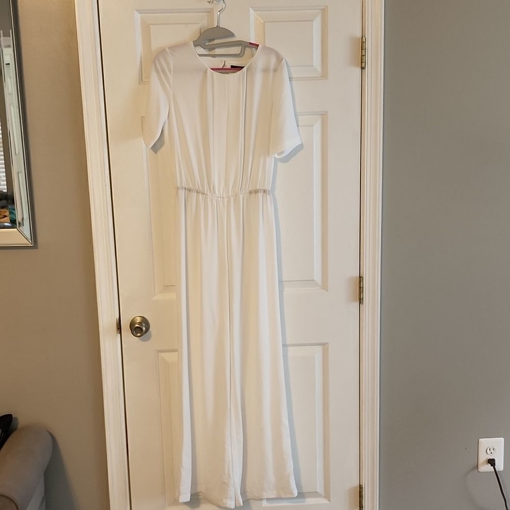 Bcbgmaxazria white jumpsuit sz xs
